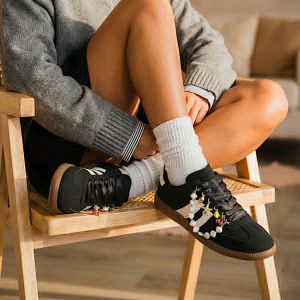 Baskets noires avec des bijoux "Océane"